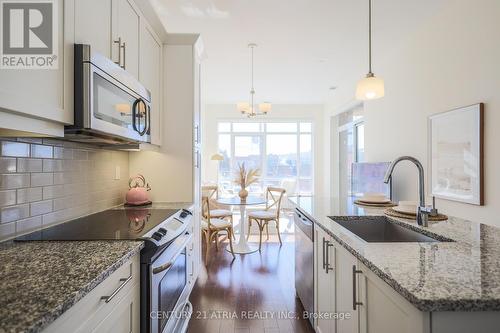 309 - 15277 Yonge Street, Aurora (Aurora Village), ON - Indoor Photo Showing Kitchen With Upgraded Kitchen