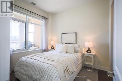 309 - 15277 Yonge Street, Aurora (Aurora Village), ON - Indoor Photo Showing Bedroom