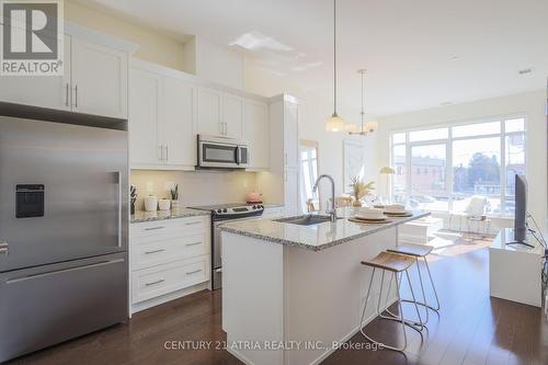 309 - 15277 Yonge Street, Aurora (Aurora Village), ON - Indoor Photo Showing Kitchen With Stainless Steel Kitchen With Upgraded Kitchen