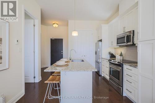 309 - 15277 Yonge Street, Aurora (Aurora Village), ON - Indoor Photo Showing Kitchen With Upgraded Kitchen