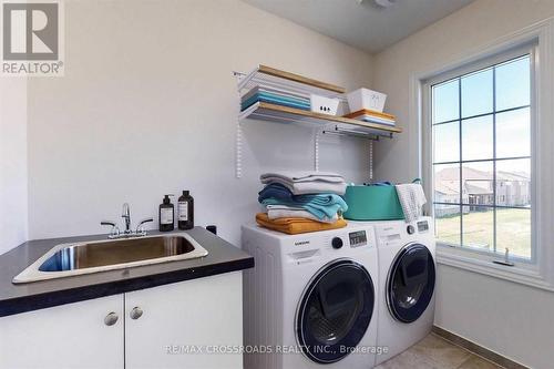 376 Danny Wheeler Boulevard, Georgina (Keswick North), ON - Indoor Photo Showing Laundry Room