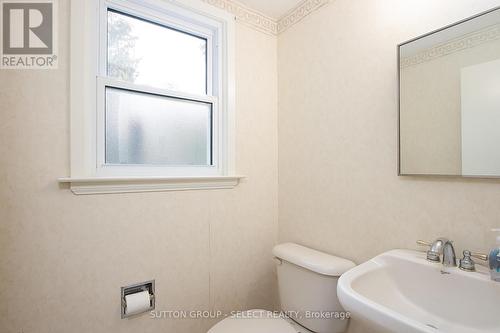 1085 Prince Philip Court, London, ON - Indoor Photo Showing Bathroom