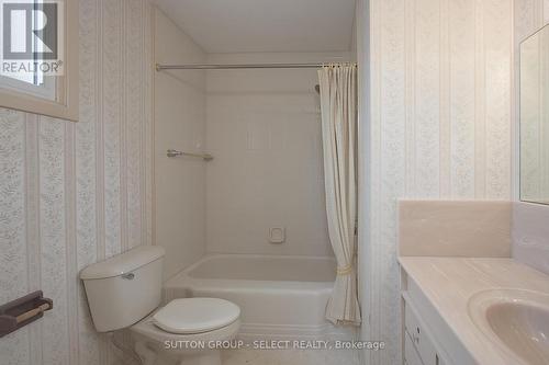 1085 Prince Philip Court, London, ON - Indoor Photo Showing Bathroom