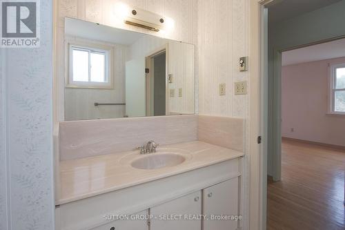 1085 Prince Philip Court, London, ON - Indoor Photo Showing Bathroom