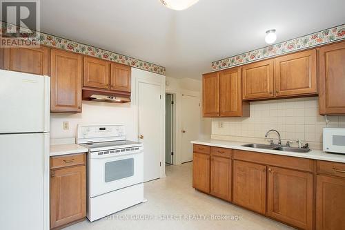 1085 Prince Philip Court, London, ON - Indoor Photo Showing Kitchen With Double Sink