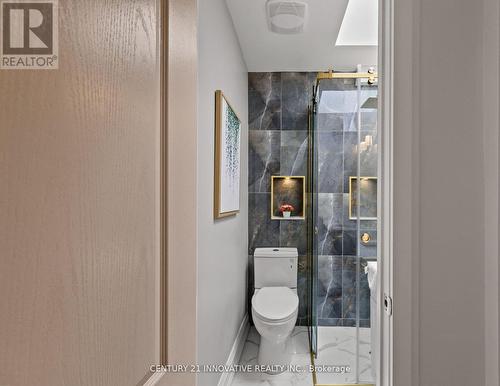 280 Brock Avenue, Toronto C01, ON - Indoor Photo Showing Bathroom