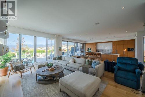 525 Vancouver Avenue, Penticton, BC - Indoor Photo Showing Living Room