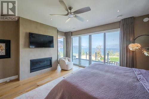 525 Vancouver Avenue, Penticton, BC - Indoor Photo Showing Bedroom With Fireplace