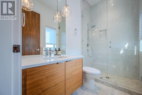 525 Vancouver Avenue, Penticton, BC - Indoor Photo Showing Bathroom