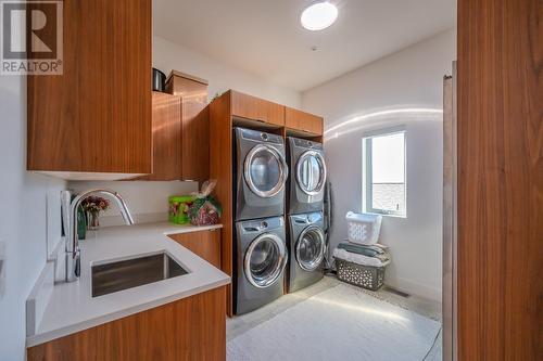 525 Vancouver Avenue, Penticton, BC - Indoor Photo Showing Laundry Room