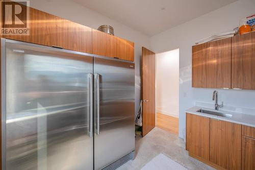 525 Vancouver Avenue, Penticton, BC - Indoor Photo Showing Kitchen