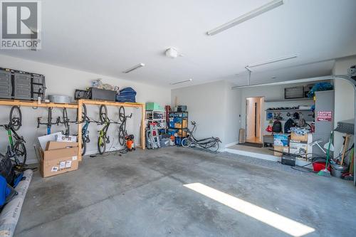 525 Vancouver Avenue, Penticton, BC - Indoor Photo Showing Garage