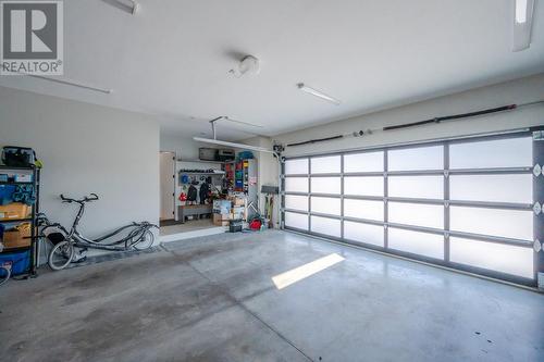 525 Vancouver Avenue, Penticton, BC - Indoor Photo Showing Garage