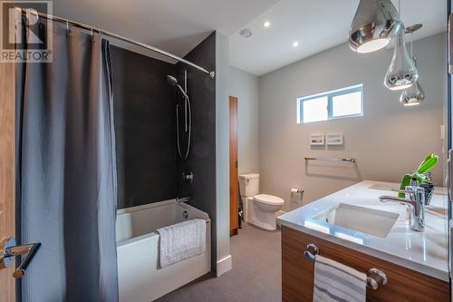 525 Vancouver Avenue, Penticton, BC - Indoor Photo Showing Bathroom