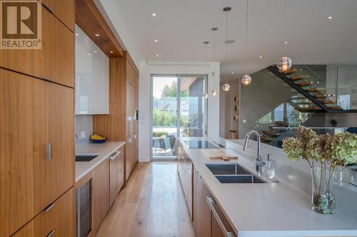 525 Vancouver Avenue, Penticton, BC - Indoor Photo Showing Kitchen With Double Sink With Upgraded Kitchen