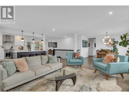 16 Caramillo Road, Kelowna, BC - Indoor Photo Showing Living Room