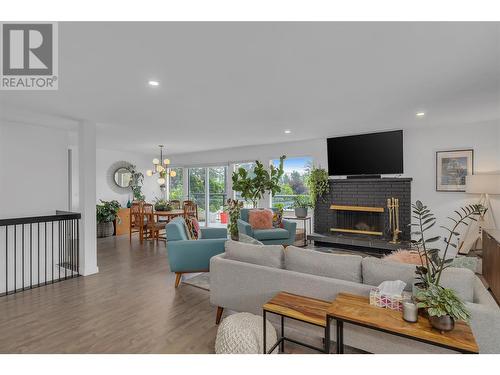 16 Caramillo Road, Kelowna, BC - Indoor Photo Showing Living Room With Fireplace