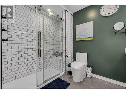 16 Caramillo Road, Kelowna, BC - Indoor Photo Showing Bathroom