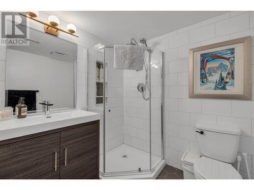 16 Caramillo Road, Kelowna, BC - Indoor Photo Showing Bathroom