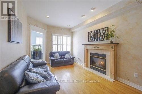 309 Narinia Crescent, Newmarket (Summerhill Estates), ON - Indoor Photo Showing Living Room With Fireplace