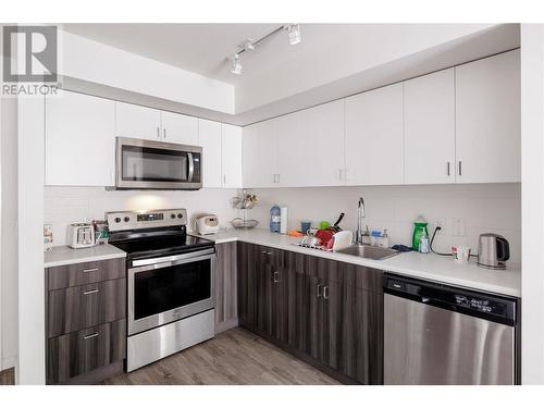 655 Academy Way Unit# 107, Kelowna, BC - Indoor Photo Showing Kitchen