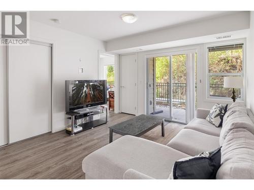 655 Academy Way Unit# 107, Kelowna, BC - Indoor Photo Showing Living Room