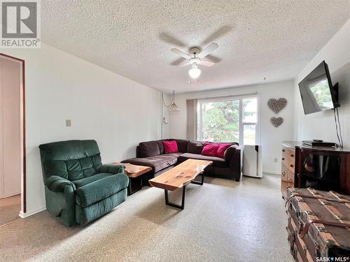 210 Ruby Drive, Hitchcock Bay, SK - Indoor Photo Showing Living Room