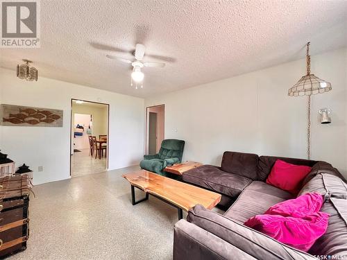 210 Ruby Drive, Hitchcock Bay, SK - Indoor Photo Showing Living Room