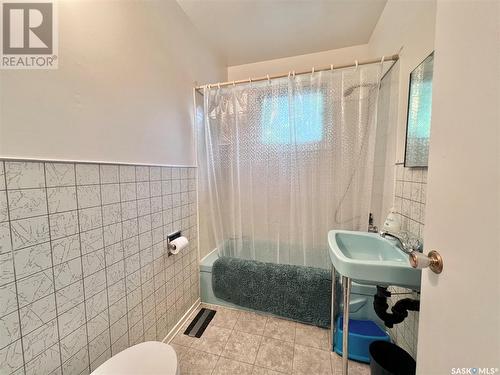 210 Ruby Drive, Hitchcock Bay, SK - Indoor Photo Showing Bathroom