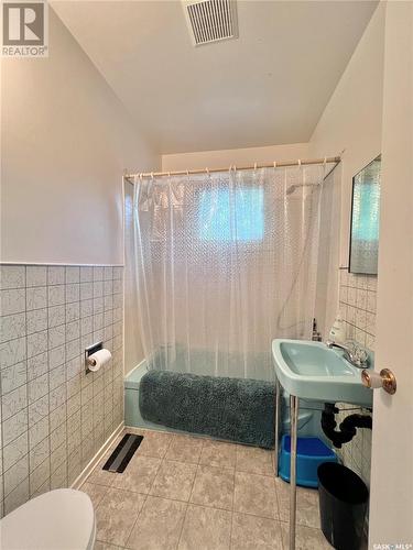 210 Ruby Drive, Hitchcock Bay, SK - Indoor Photo Showing Bathroom