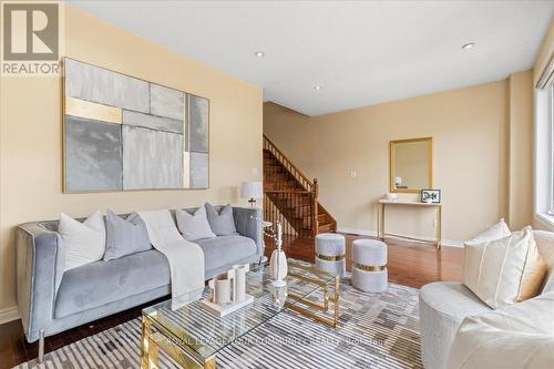 35 Market Garden Mews, Toronto W07, ON - Indoor Photo Showing Living Room