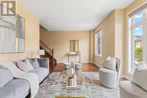 35 Market Garden Mews, Toronto W07, ON - Indoor Photo Showing Living Room