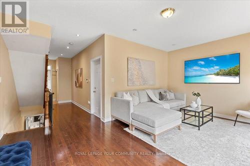 35 Market Garden Mews, Toronto W07, ON - Indoor Photo Showing Living Room