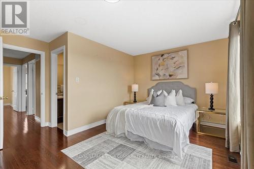 35 Market Garden Mews, Toronto W07, ON - Indoor Photo Showing Bedroom