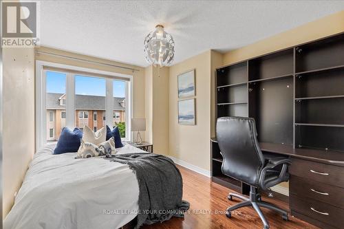 35 Market Garden Mews, Toronto W07, ON - Indoor Photo Showing Bedroom