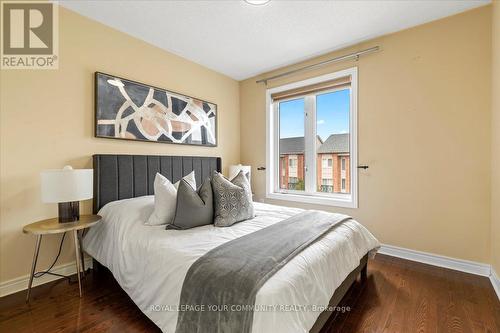 35 Market Garden Mews, Toronto W07, ON - Indoor Photo Showing Bedroom