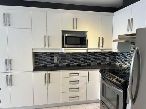 Kitchen - 208B-40 Rue Simon-Lussier, Blainville, QC - Indoor Photo Showing Kitchen With Upgraded Kitchen