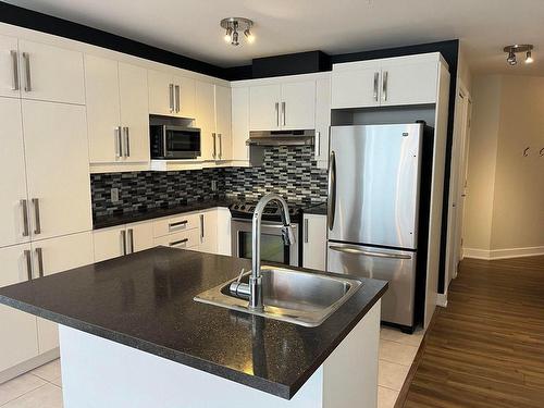 Kitchen - 208B-40 Rue Simon-Lussier, Blainville, QC - Indoor Photo Showing Kitchen With Upgraded Kitchen