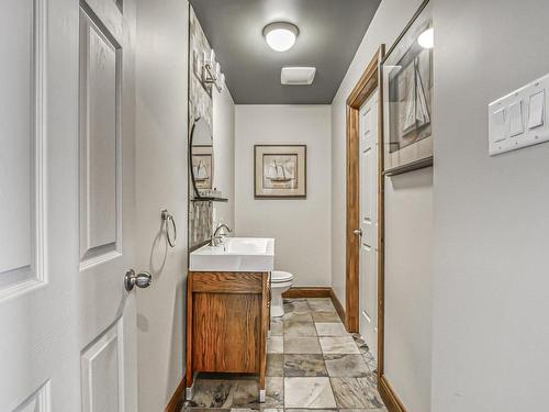 Powder room - 9 155E Avenue, Saint-Hippolyte, QC - Indoor Photo Showing Other Room