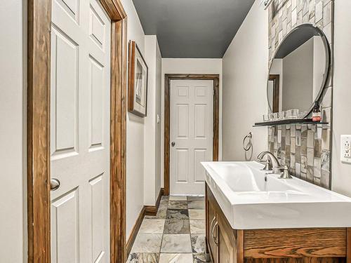 Powder room - 9 155E Avenue, Saint-Hippolyte, QC - Indoor