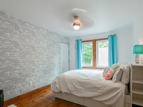 Bedroom - 9 155E Avenue, Saint-Hippolyte, QC - Indoor Photo Showing Bedroom