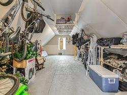 Garage - 