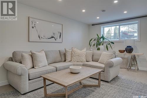 1403 Edward Avenue, Saskatoon, SK - Indoor Photo Showing Living Room