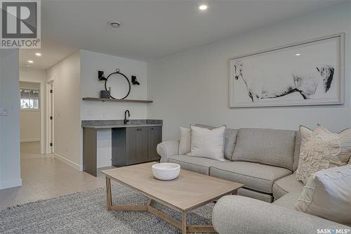 1403 Edward Avenue, Saskatoon, SK - Indoor Photo Showing Living Room