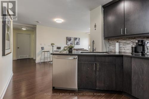 814 - 551 Maple Avenue, Burlington (Brant), ON - Indoor Photo Showing Kitchen