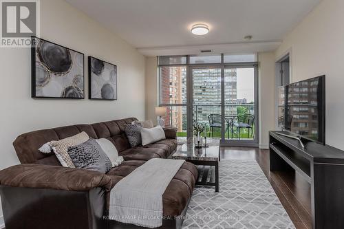 814 - 551 Maple Avenue, Burlington (Brant), ON - Indoor Photo Showing Living Room