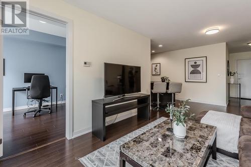 814 - 551 Maple Avenue, Burlington (Brant), ON - Indoor Photo Showing Living Room