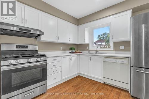 5763 Hemlock Street, Niagara Falls, ON - Indoor Photo Showing Kitchen