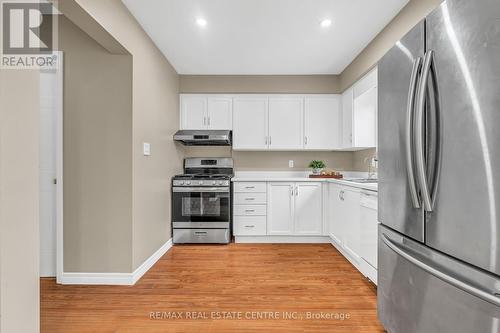 5763 Hemlock Street, Niagara Falls, ON - Indoor Photo Showing Kitchen