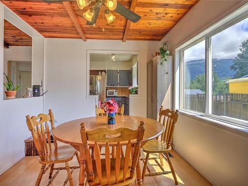 29 Arbutus St, Lake Cowichan, BC 